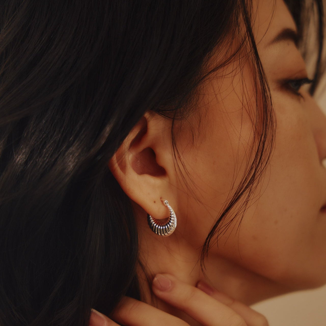 Diana 可頌紋C型耳環
