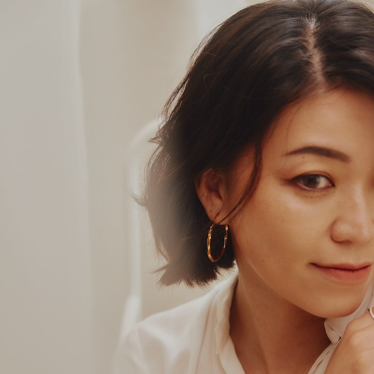 Elena 旋繞 C 型耳環