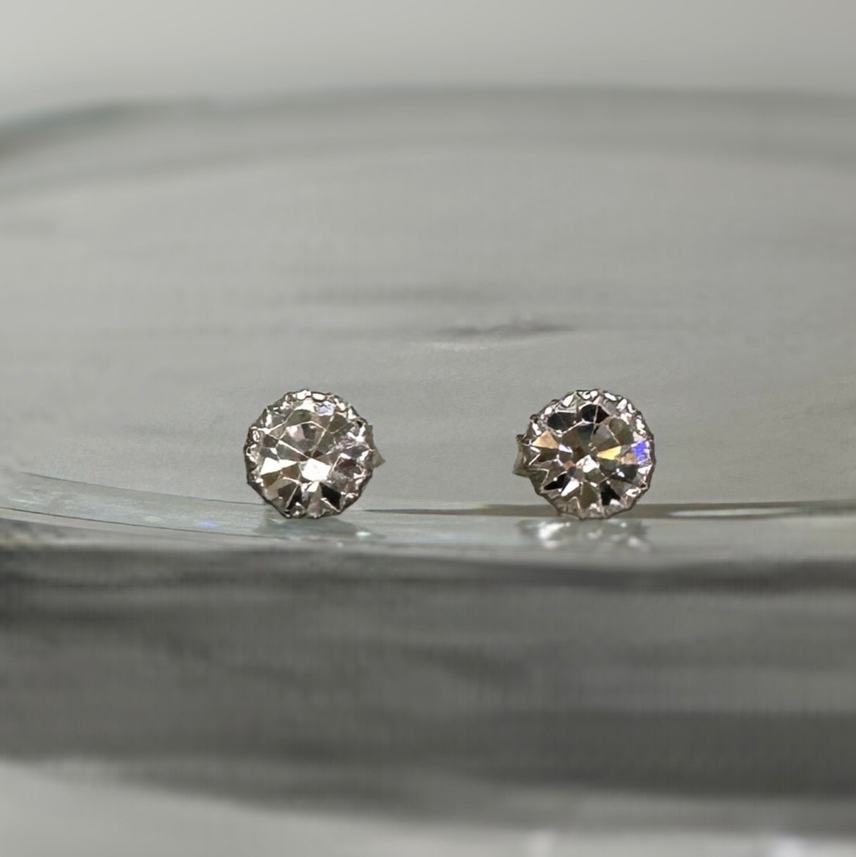 Essential 單鑽耳環