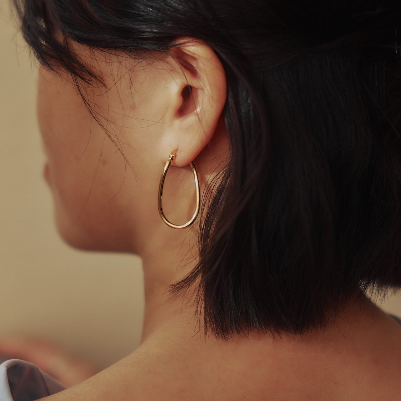 Vera Curved Oval Earrings
