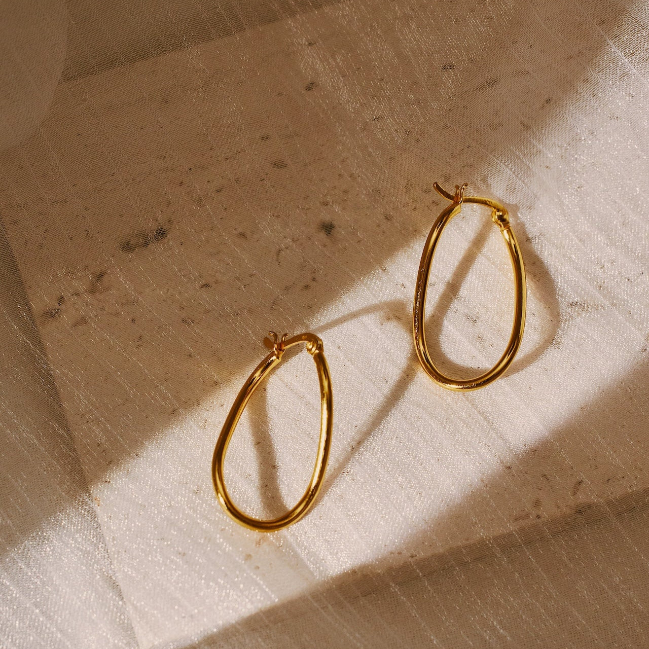 Vera Curved Oval Earrings