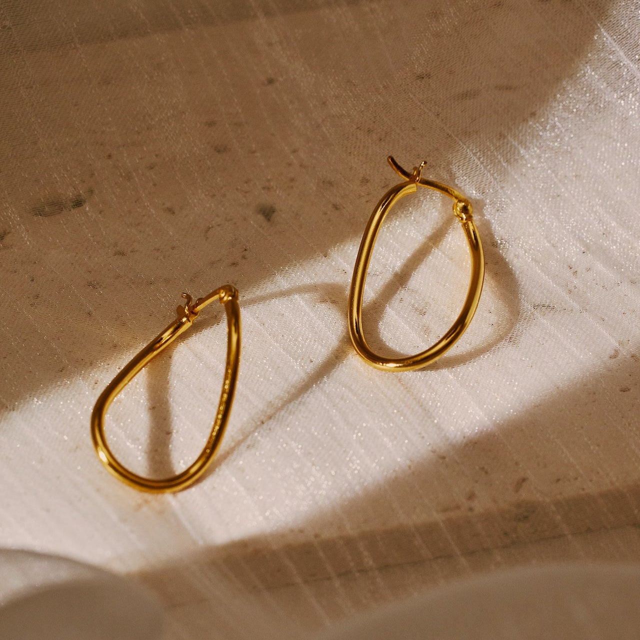 Vera Curved Oval Earrings