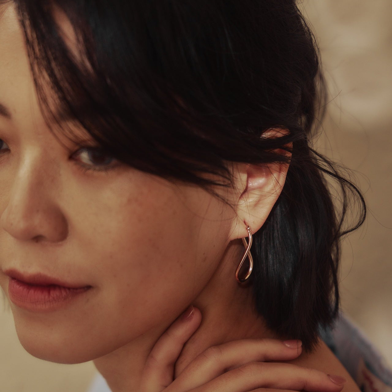 Vera Curved Oval Earrings