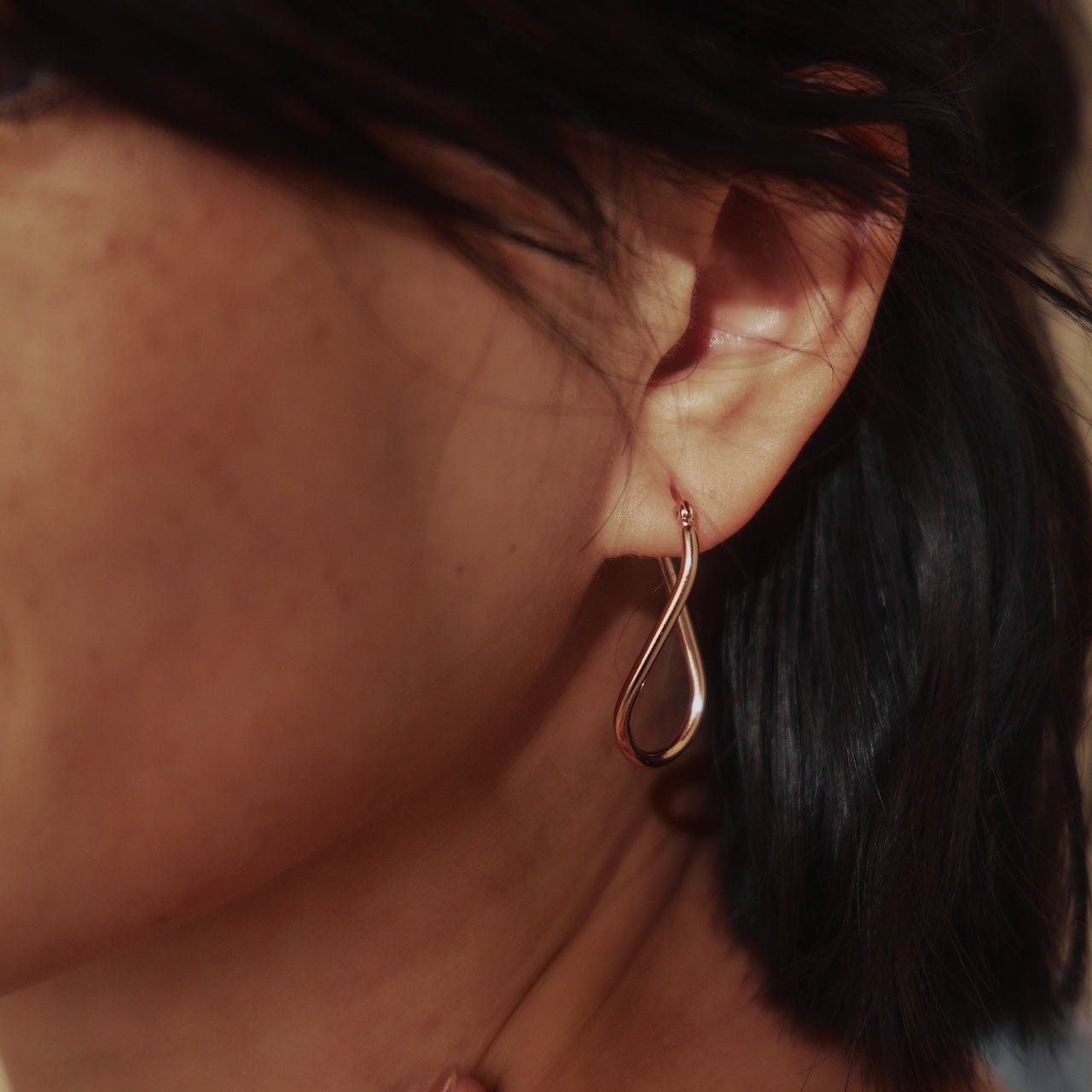 Vera Curved Oval Earrings