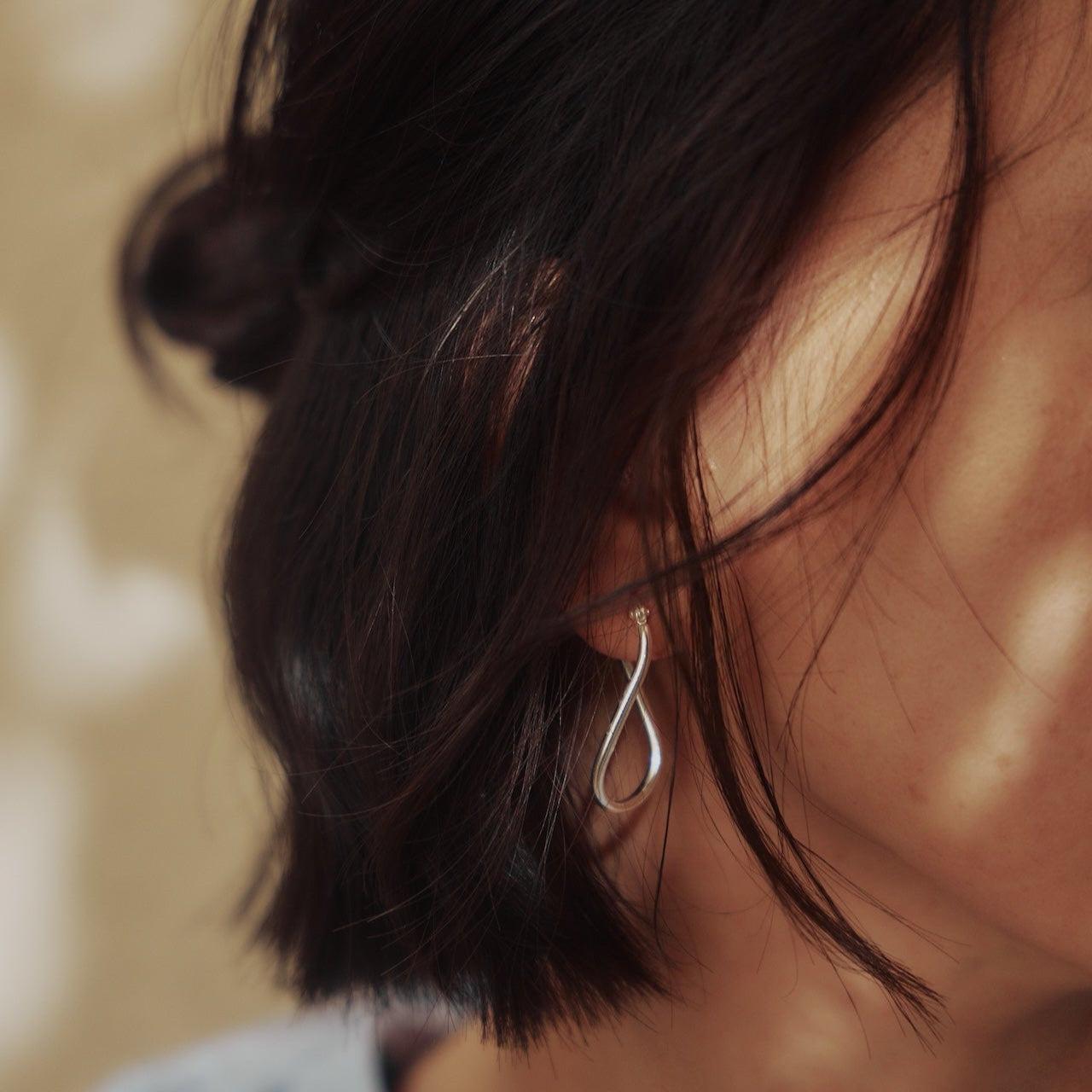 Vera Curved Oval Earrings