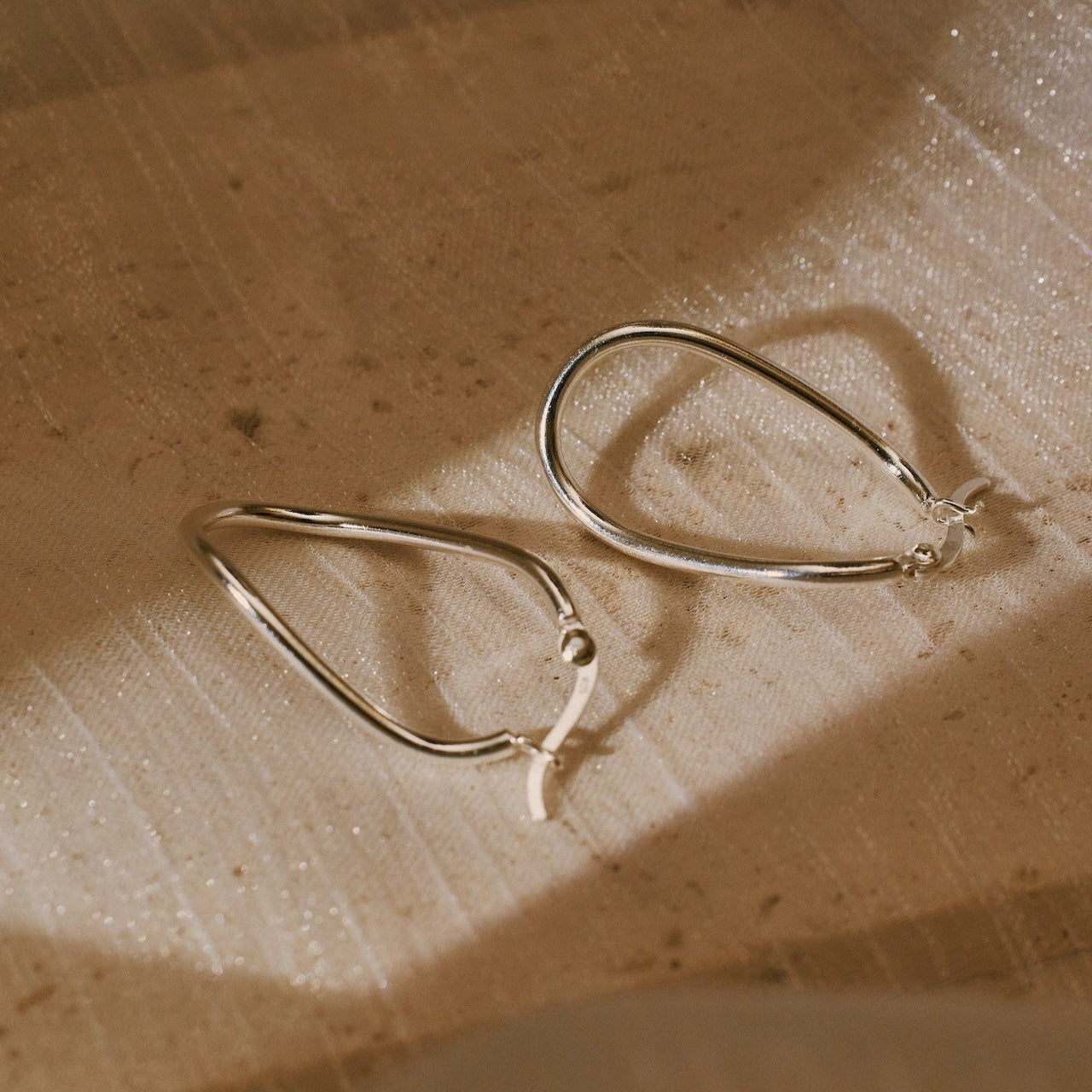 Vera Curved Oval Earrings