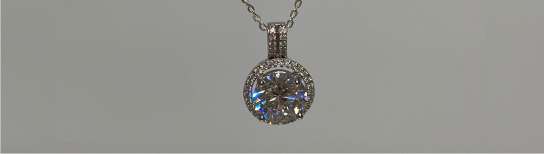 ✦ 高領穿搭 × 日常飾品：光影細節提升整體質感