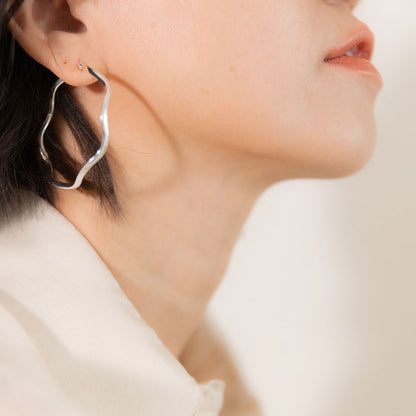 Sasha 波浪C型耳環