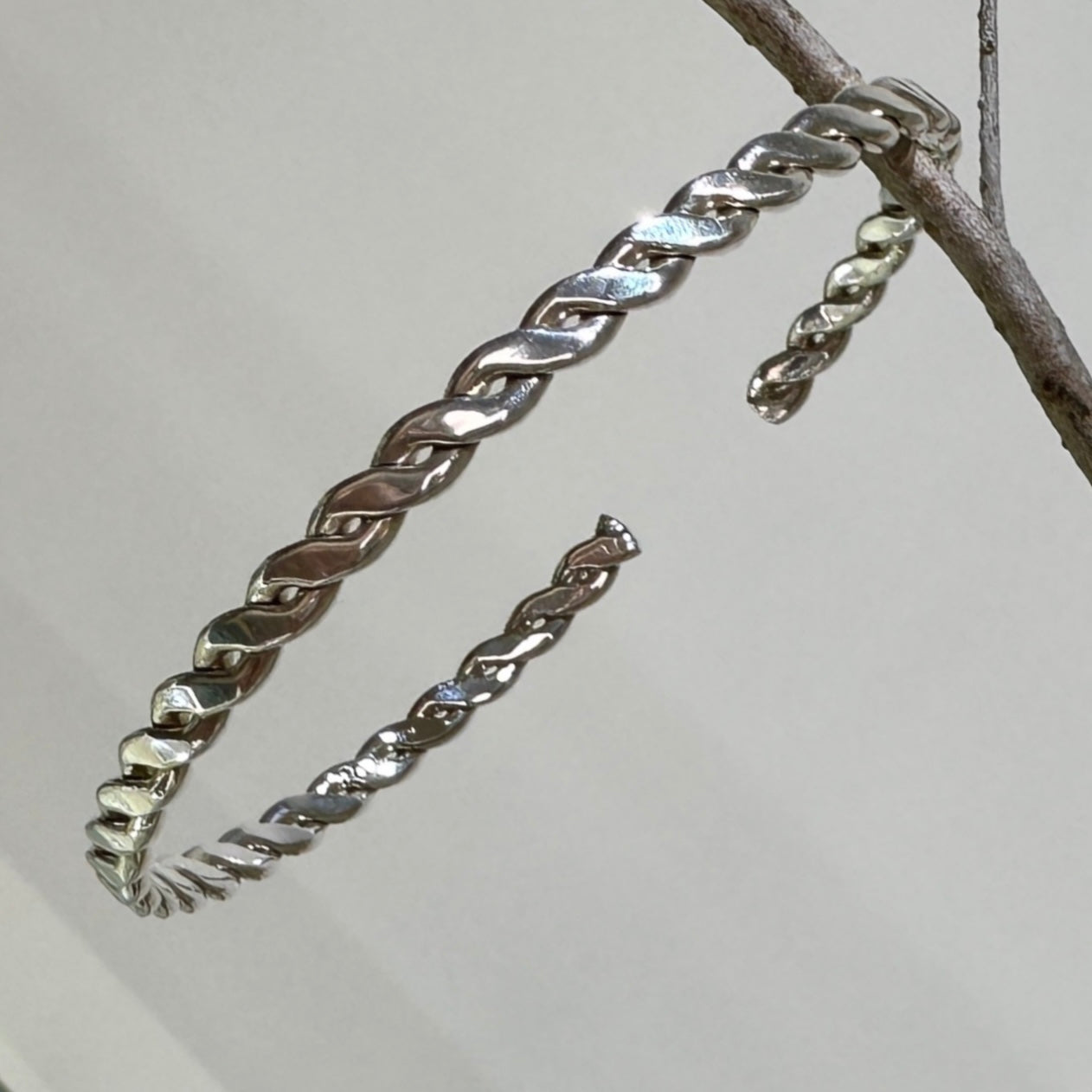 Aiden 冷調麻花手環