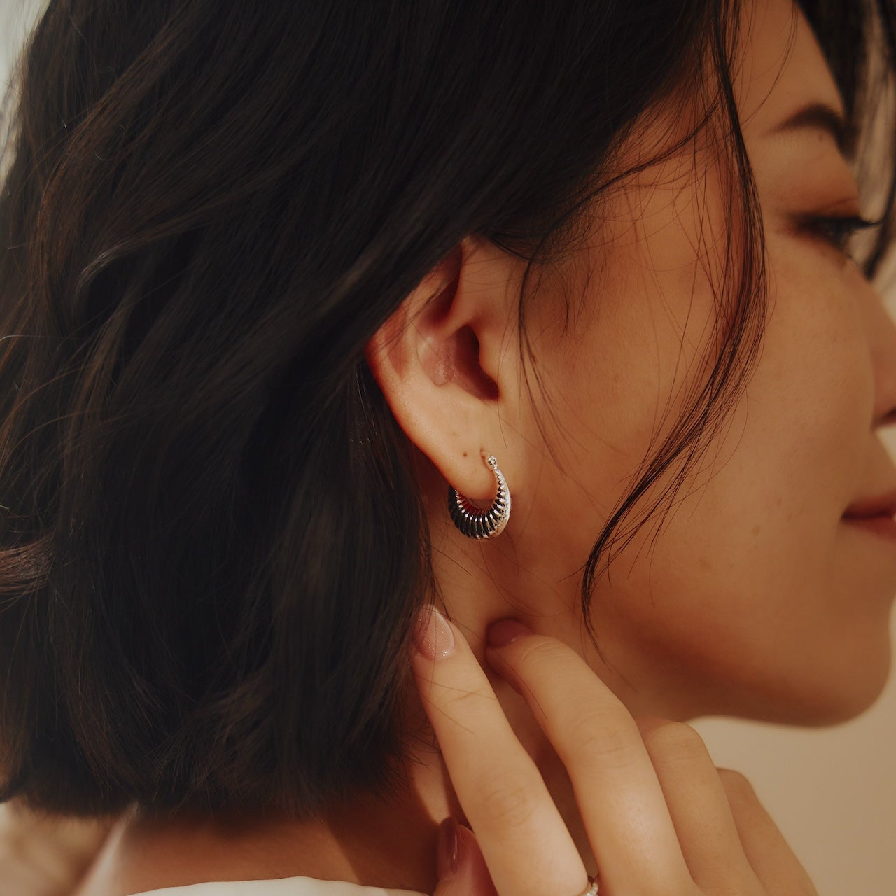 Diana 可頌紋C型耳環