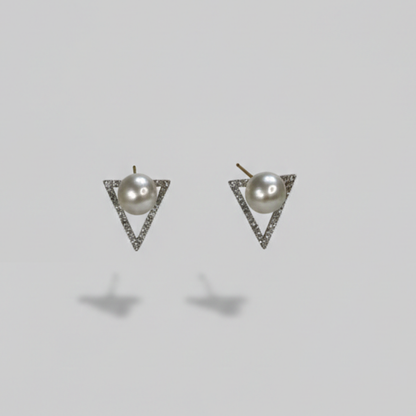 Eira 珍珠鋯石三角耳環