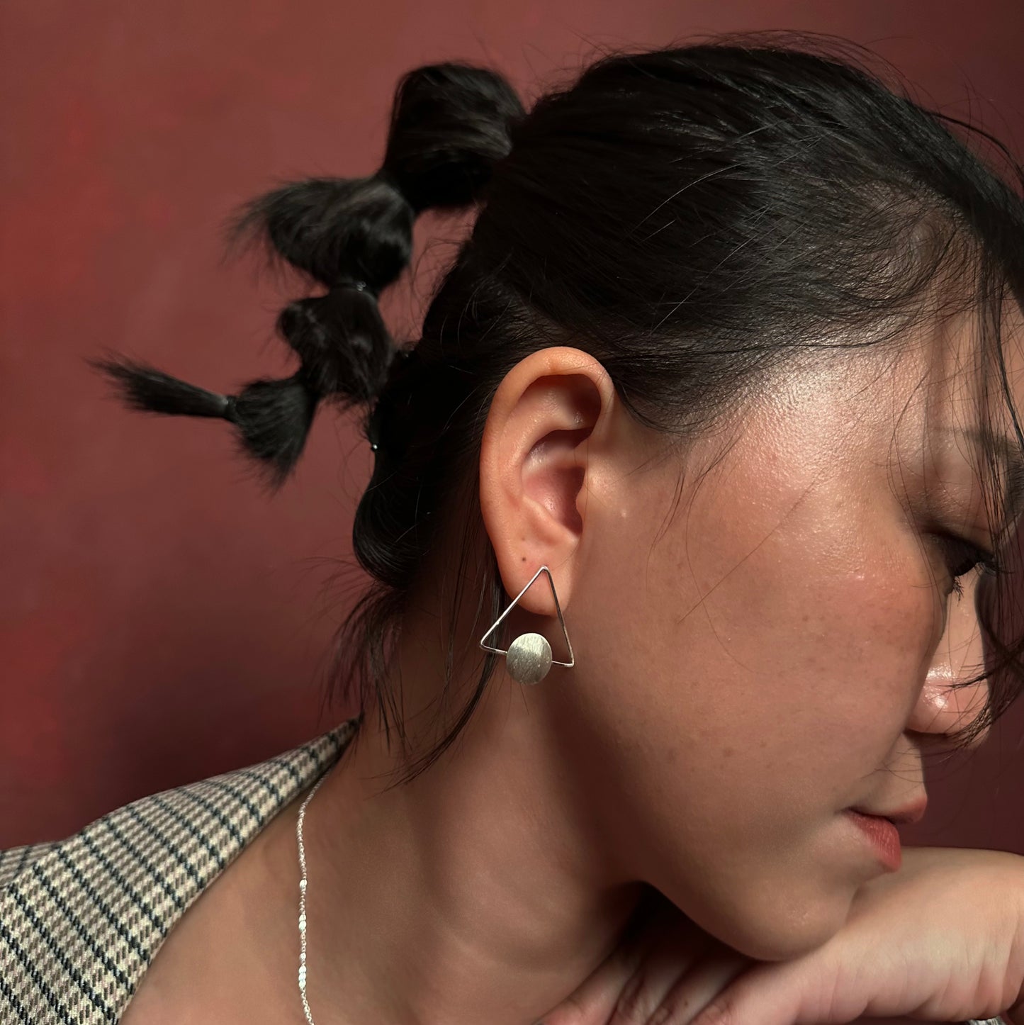 Tess 三角圓片耳環