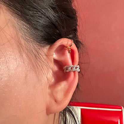 Lena 迷你金點耳骨扣