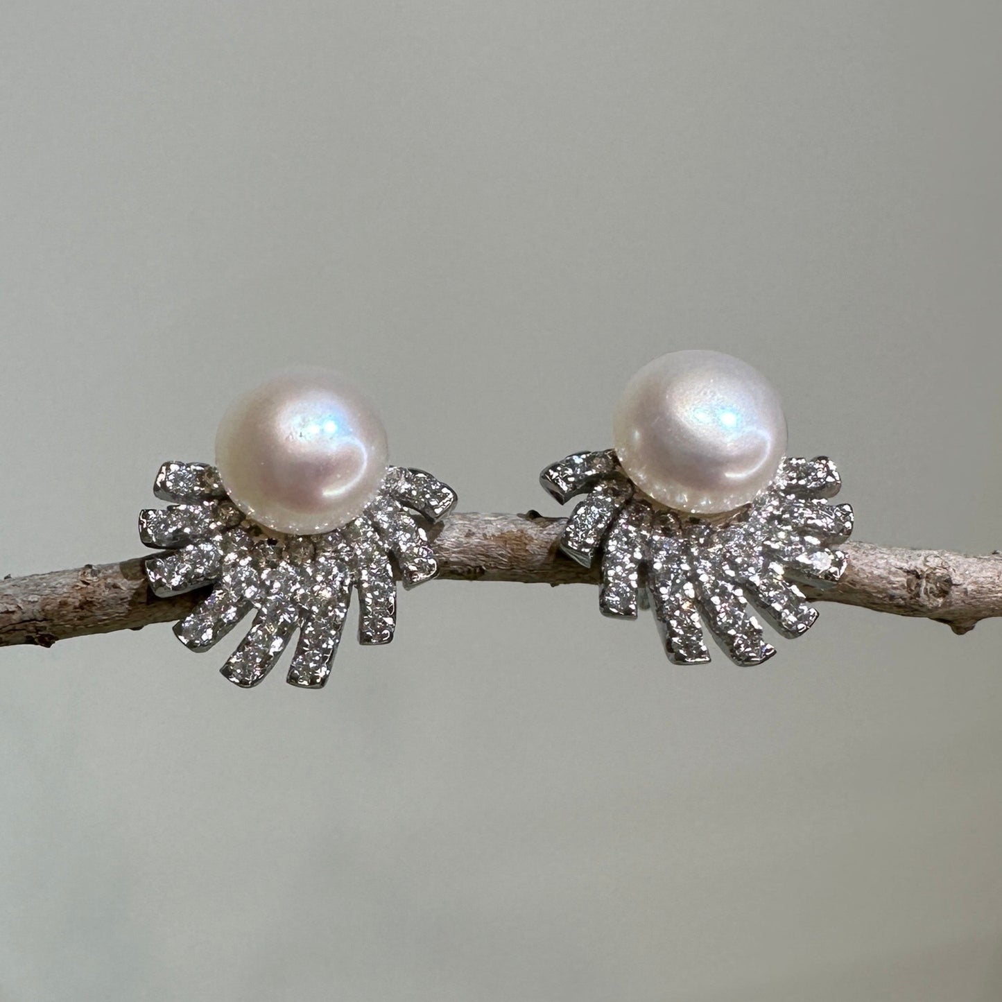 Lumina 珍珠閃光耳環