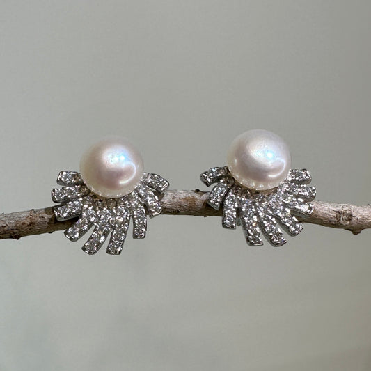 Lumina 珍珠閃光耳環