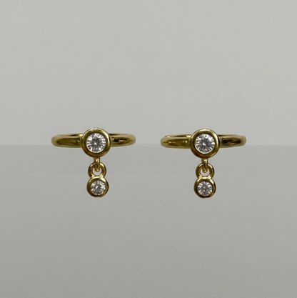Lena 迷你金點耳骨扣
