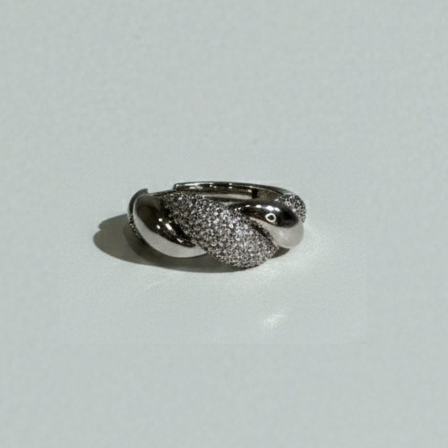 Vega Bold Twist Adjustable Ring