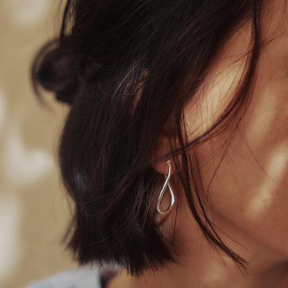  Vera Curved Oval Earrings 