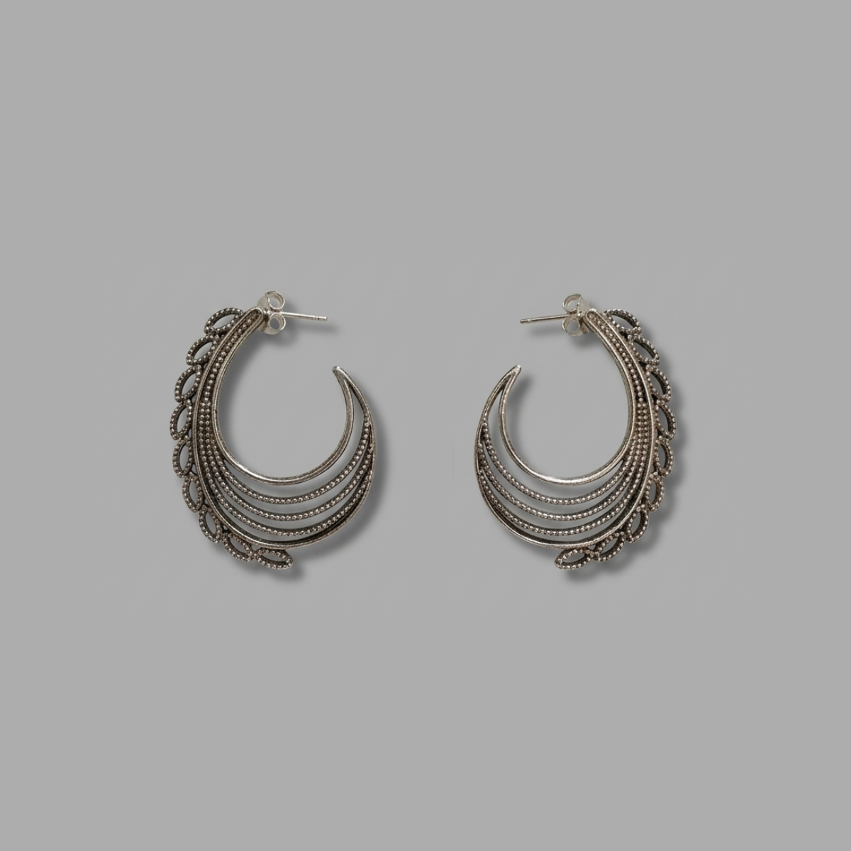 Vireya 孔雀光弧耳環